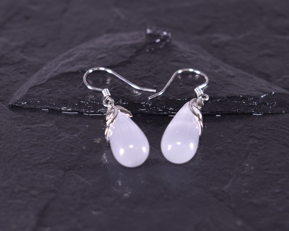 Silberohrhänger mit Katzenauge Opal