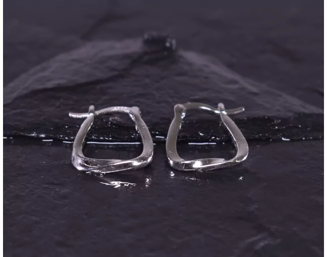 Silberohrringe in Trapezform