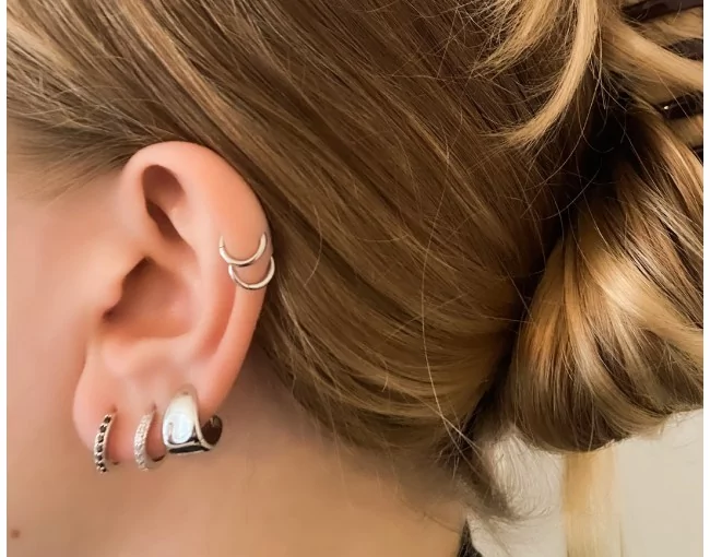 Silberohrringe mit Stacheldrahtmotiv