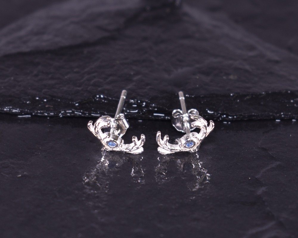 Silberohrstecker mit blauem Zirkon