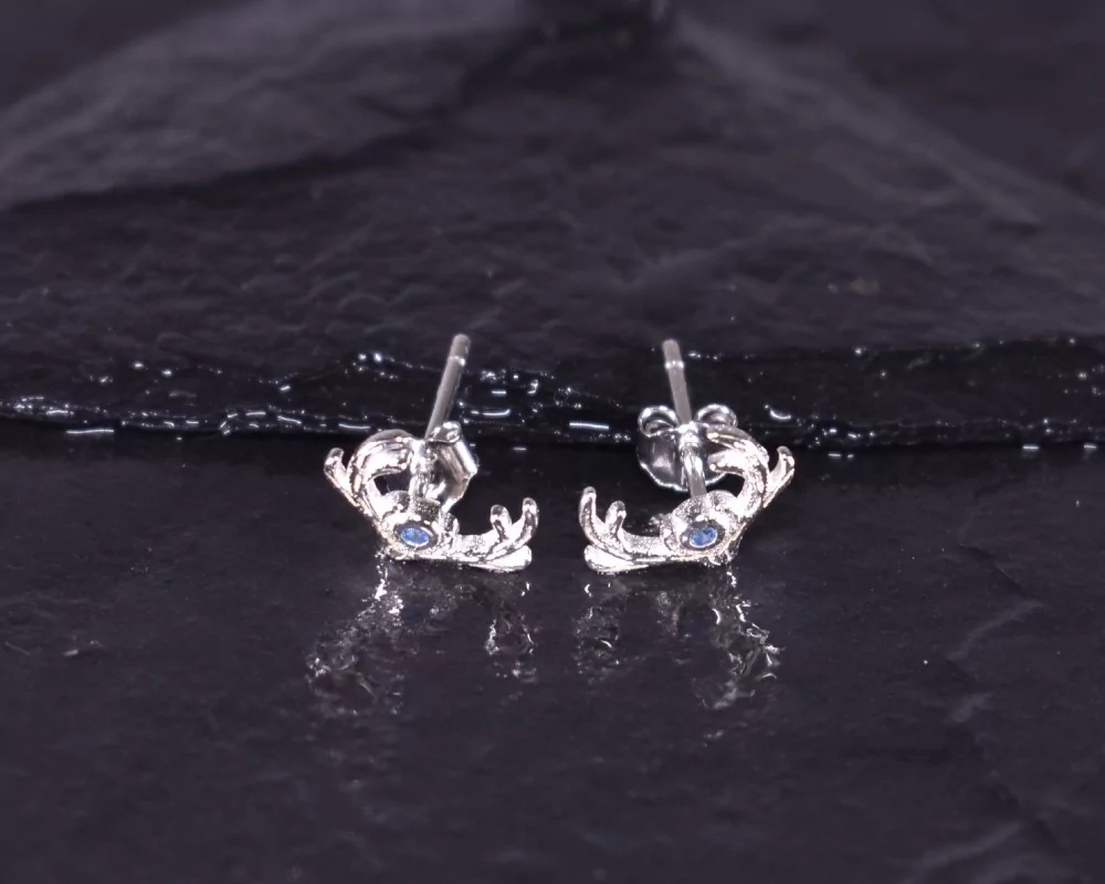 Silberohrstecker mit blauem Zirkon
