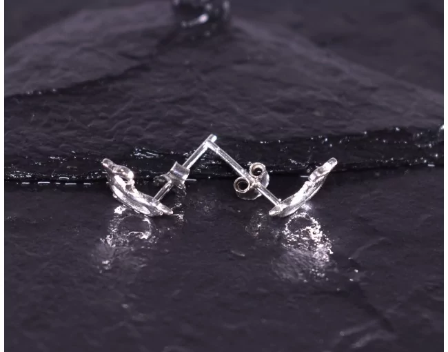 Silberohrstecker mit Delphin Motiv