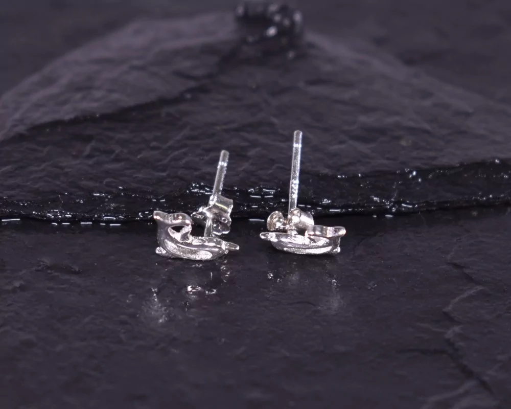Silberohrstecker mit Delphin Motiv