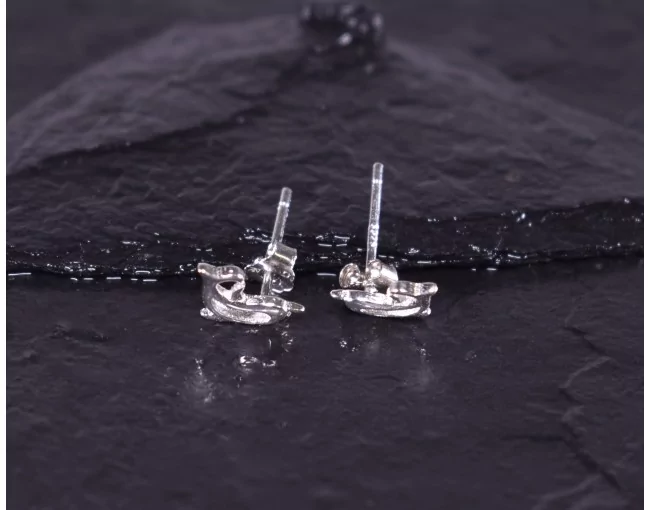 Silberohrstecker mit Delphin Motiv