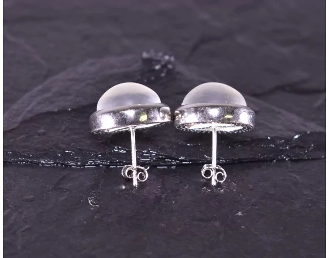 Silberohrstecker mit feingeschliffenem rundem Glas