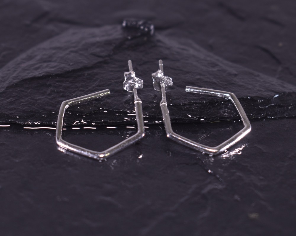 Silberohrstecker mit geometrischer Sternform