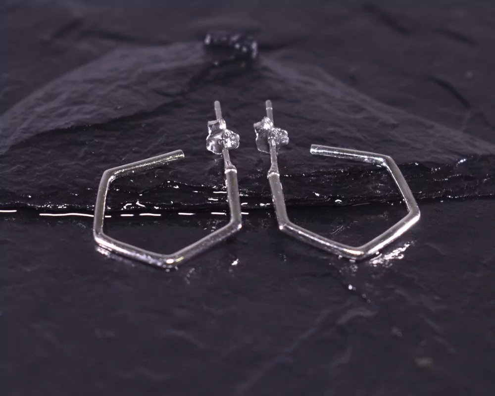 Silberohrstecker mit geometrischer Sternform