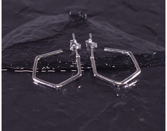 Silberohrstecker mit geometrischer Sternform