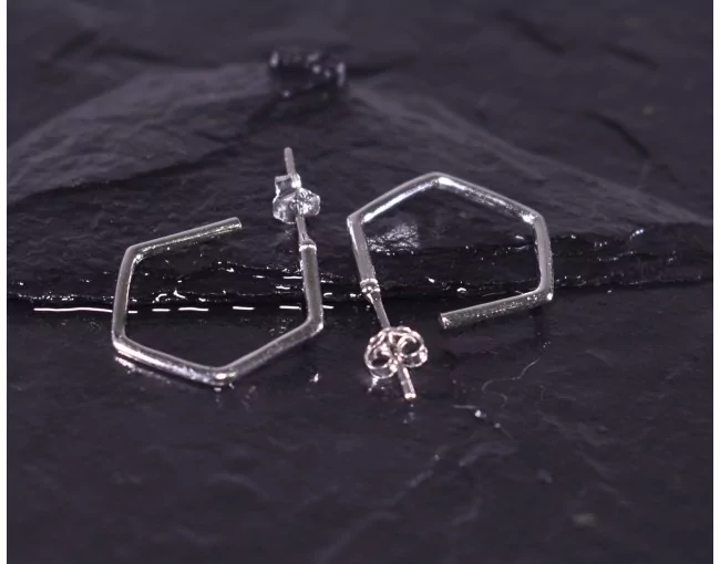 Silberohrstecker mit geometrischer Sternform