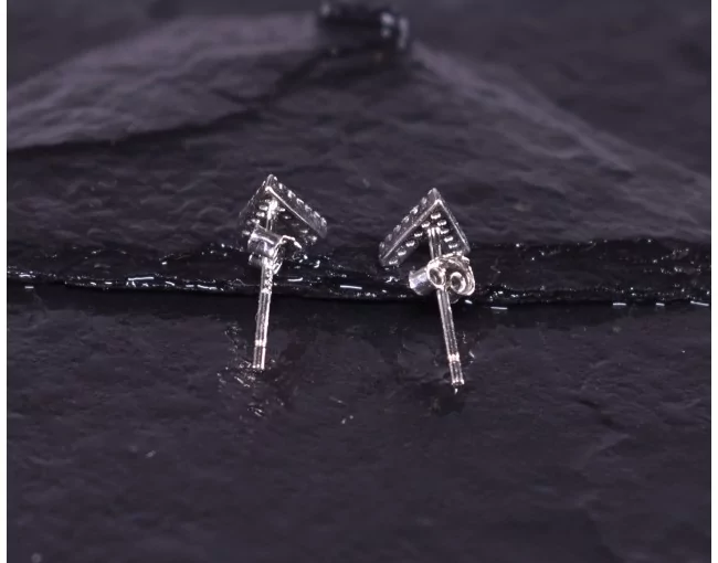 Silberohrstecker mit kleinen Kristallen