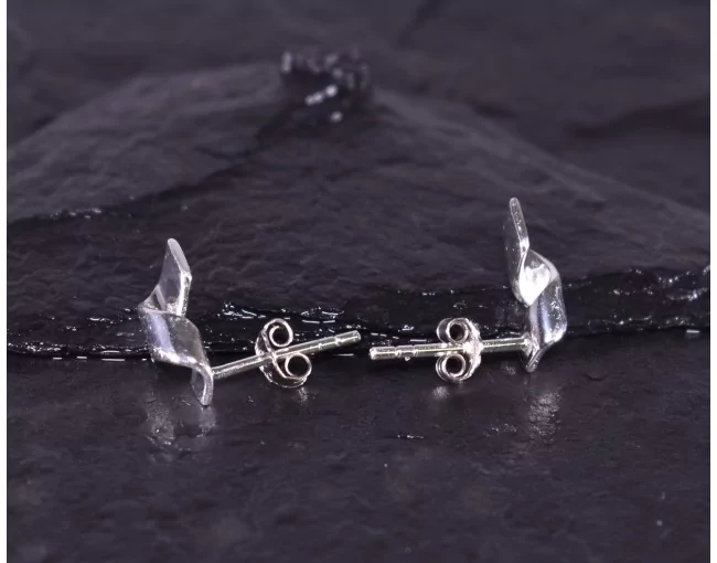Silberohrstecker mit moderner Welle