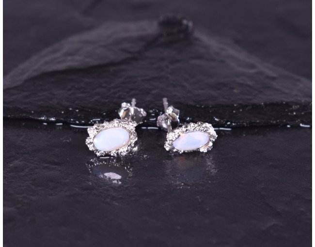 Silberohrstecker mit ovalem Opal