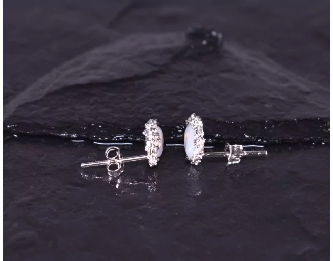 Silberohrstecker mit ovalem Opal