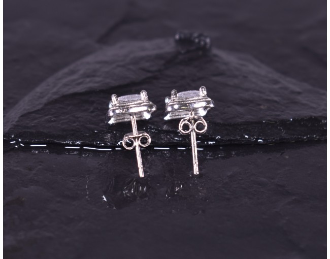 Silberohrstecker mit rechteckigem Zirkon