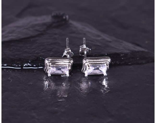 Silberohrstecker mit rechteckigem Zirkon