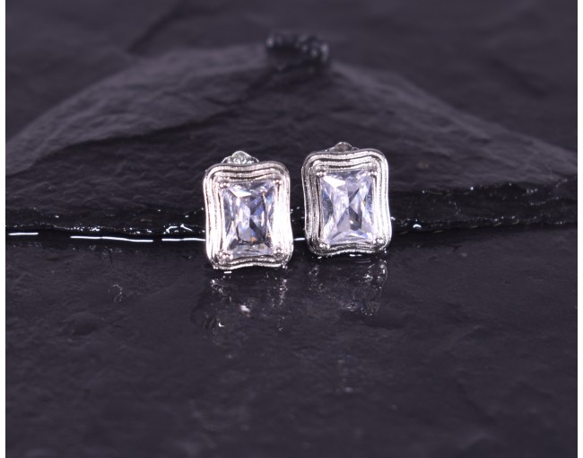 Silberohrstecker mit rechteckigem Zirkon