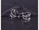 Silberohrstecker mit verzierten Kanten