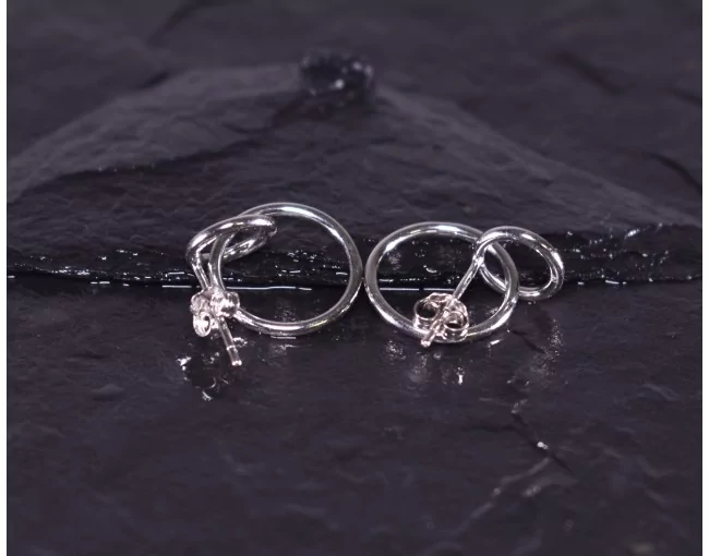 Silberohrstecker mit zwei verbunden Ringen