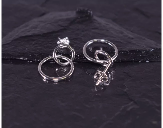 Silberohrstecker mit zwei verbunden Ringen