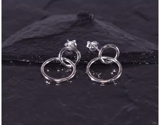 Silberohrstecker mit zwei verbunden Ringen