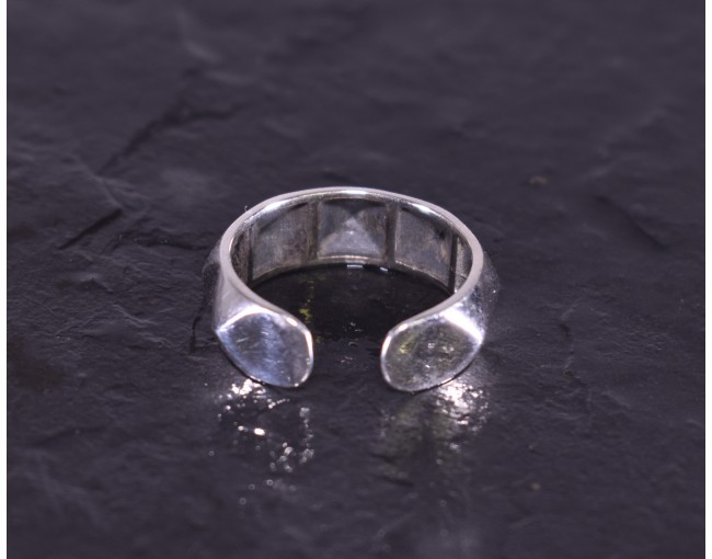 Silberring im Punk Design