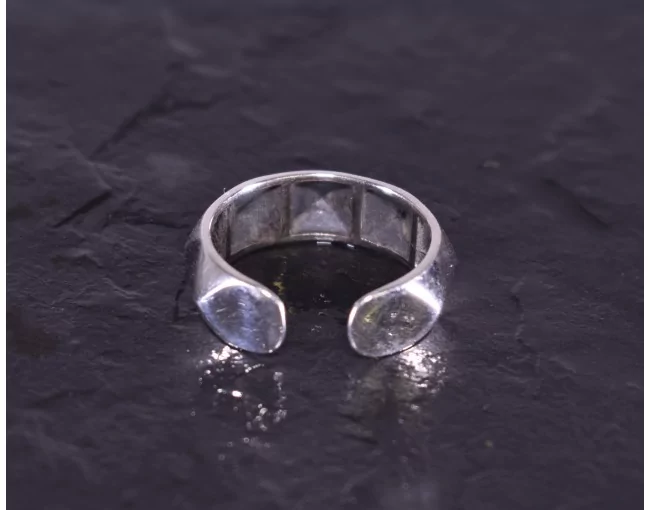 Silberring im Punk Design