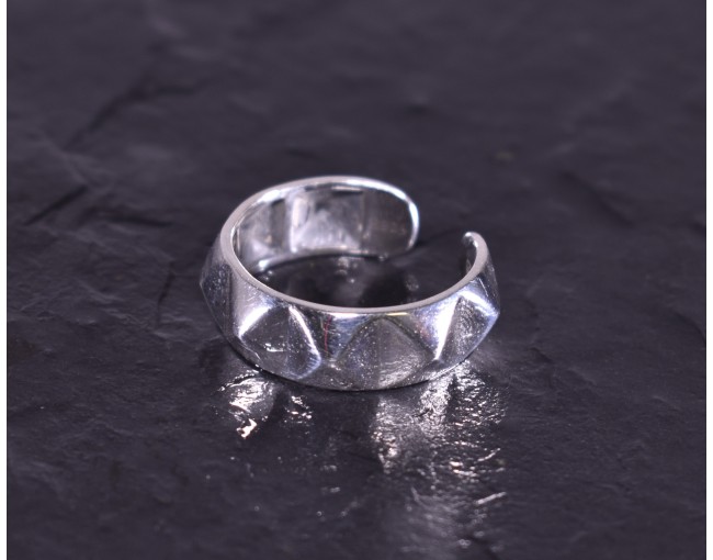 Silberring im Punk Design