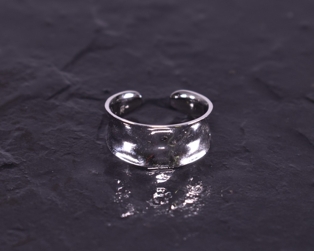 Silberring in gehämmerter Optik glattpoliert