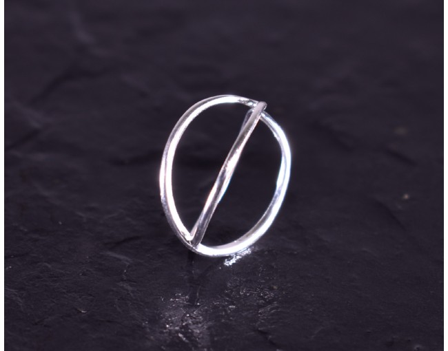 Silberring mit filigran sich kreuzenden Ringschienen