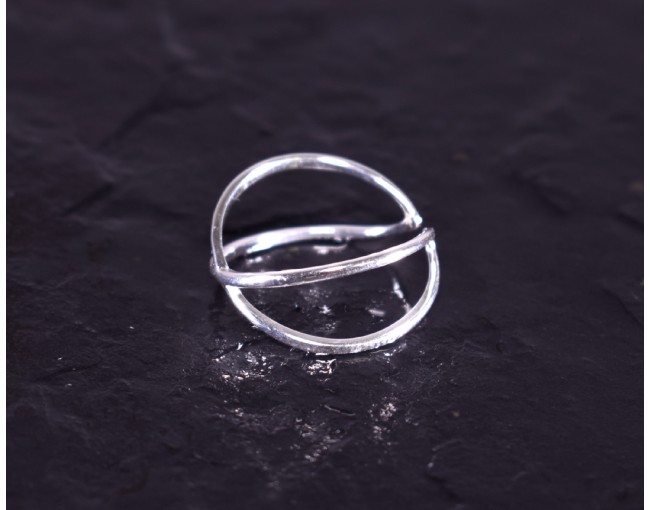 Silberring mit filigran sich kreuzenden Ringschienen