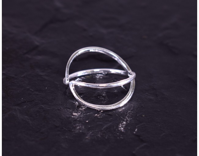 Silberring mit filigran sich kreuzenden Ringschienen