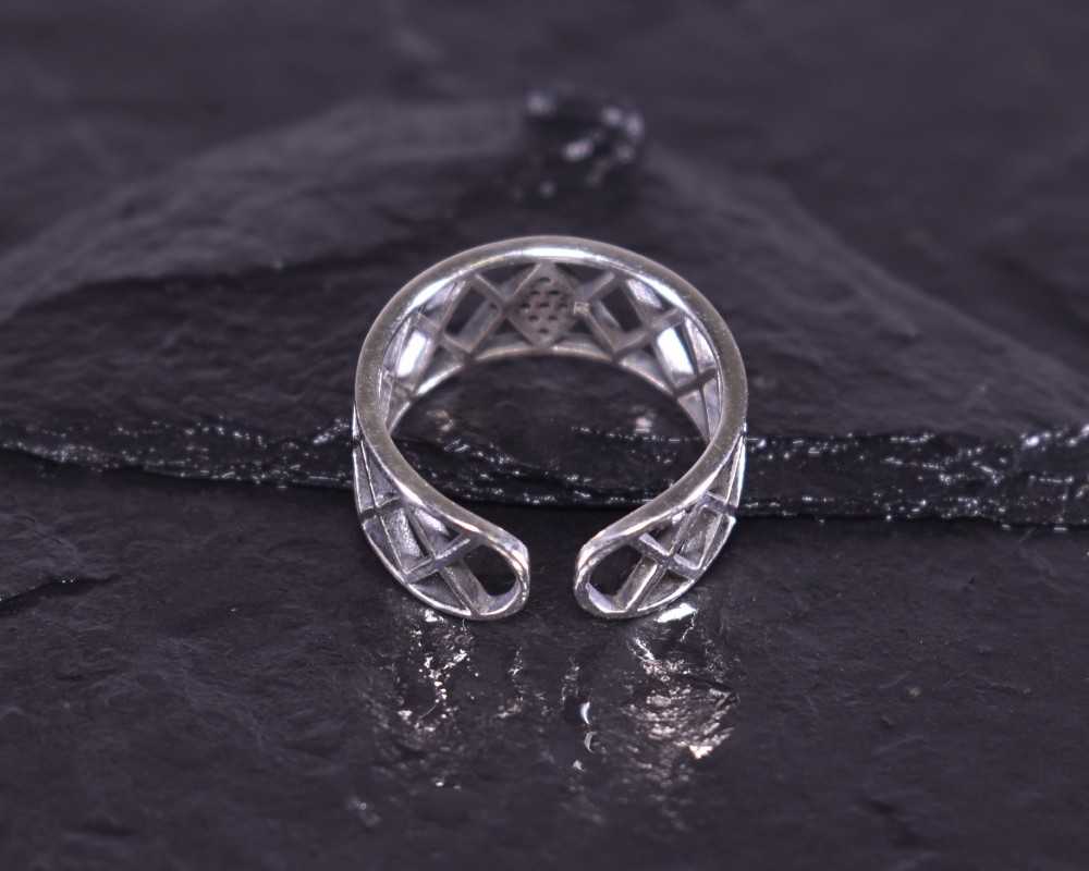Silberring mit fortlaufendem Ornamentmotiv