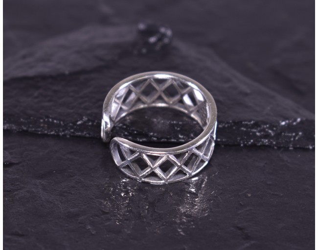 Silberring mit fortlaufendem Ornamentmotiv
