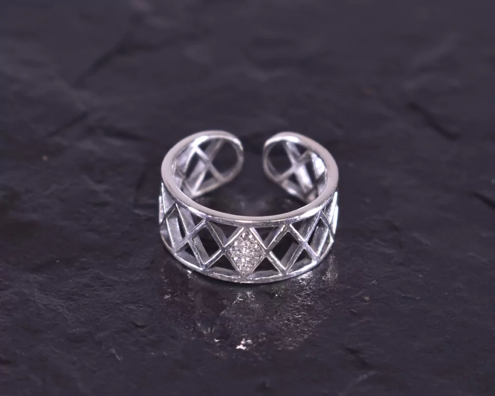 Silberring mit fortlaufendem Ornamentmotiv