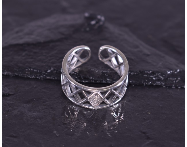 Silberring mit fortlaufendem Ornamentmotiv