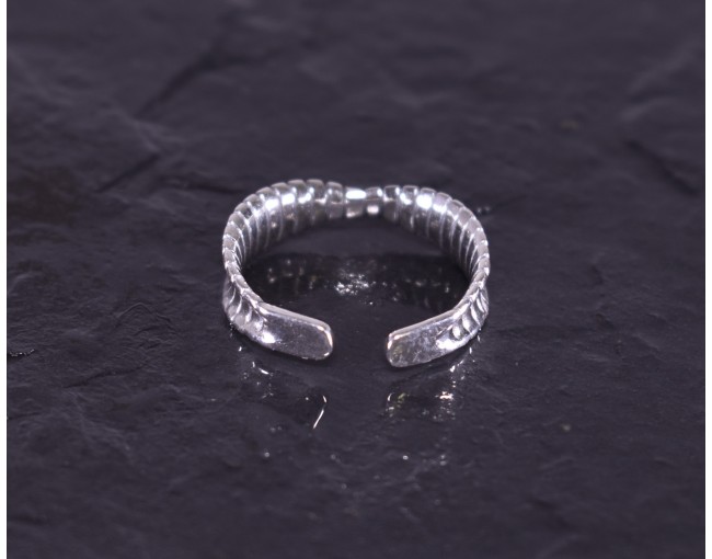 Silberring mit gedrehter Ringschiene