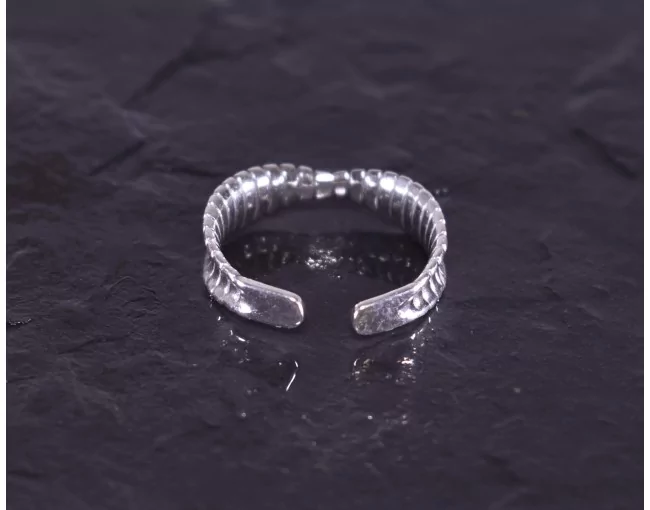 Silberring mit gedrehter Ringschiene