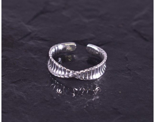 Silberring mit gedrehter Ringschiene