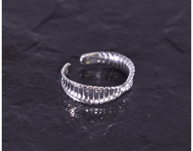 Silberring mit gedrehter Ringschiene