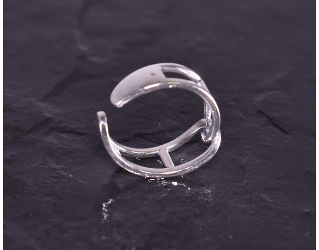 Silberring mit geometrischer Linienführung