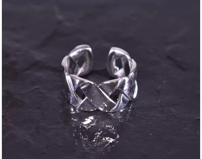 Silberring mit keltischem Flechtmotiv