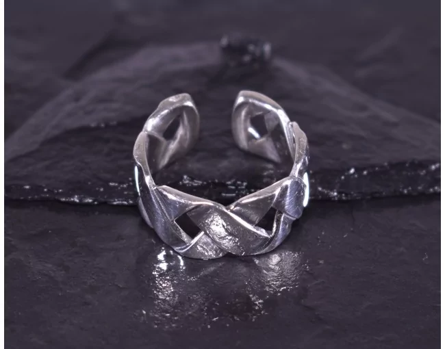 Silberring mit keltischem Flechtmotiv