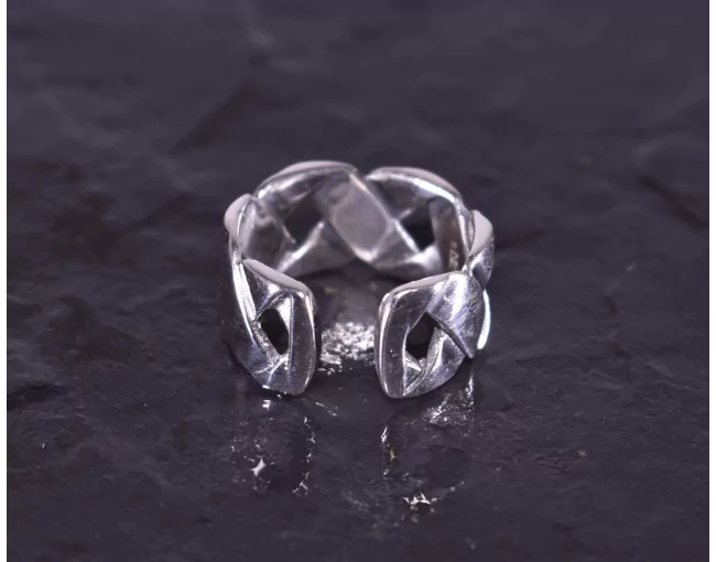 Silberring mit keltischem Flechtmotiv