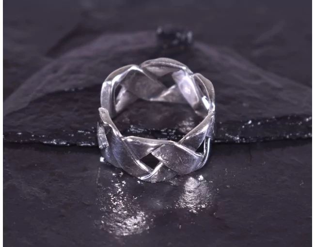 Silberring mit keltischem Flechtmotiv