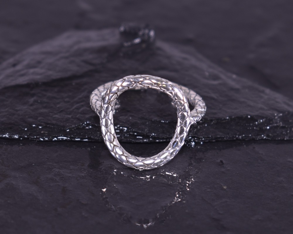 Silberring mit Kranzmotiv