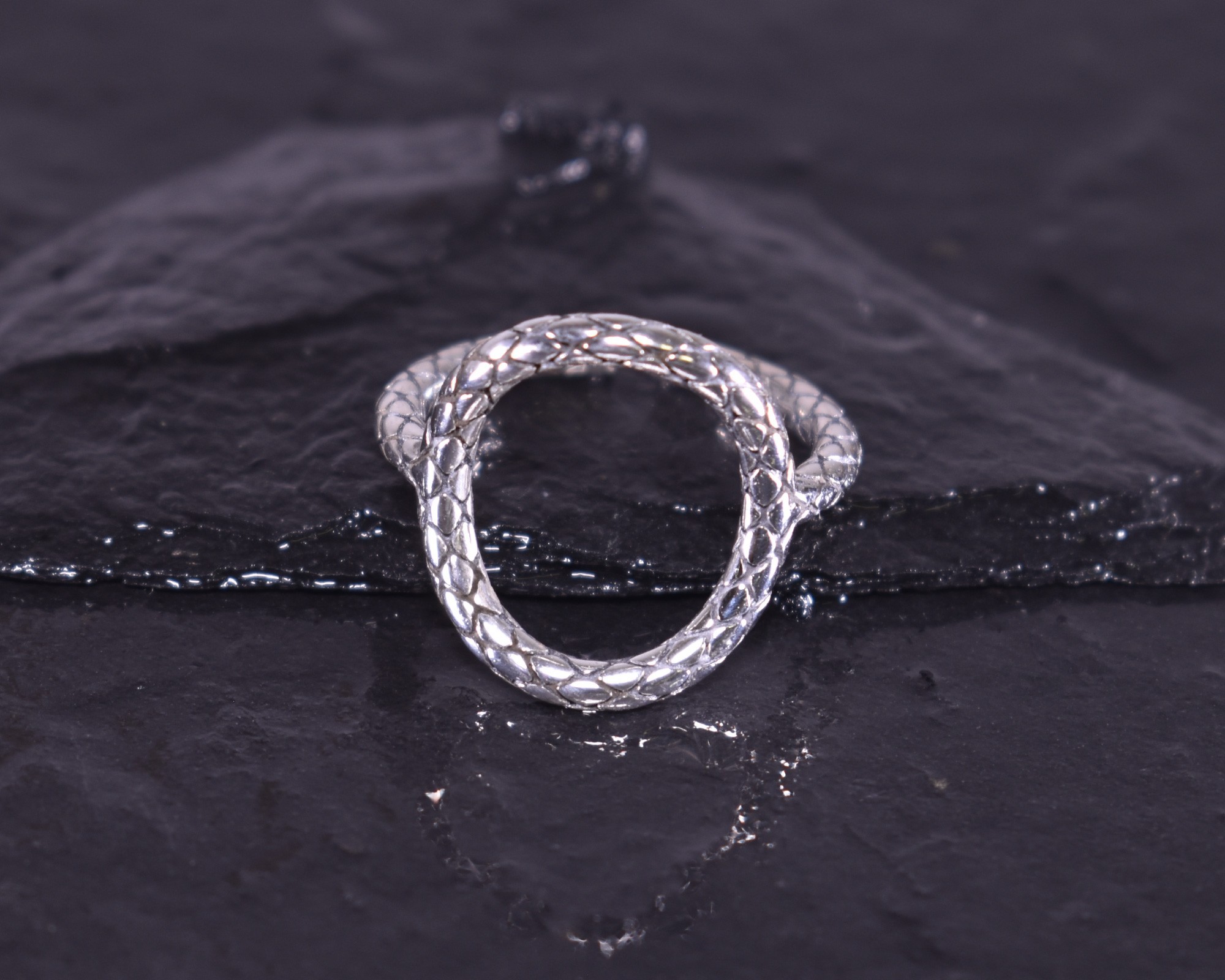 Silberring mit Kranzmotiv Silberring mit Kranzmotiv