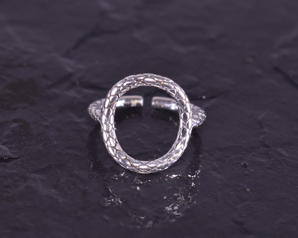 Silberring mit Kranzmotiv