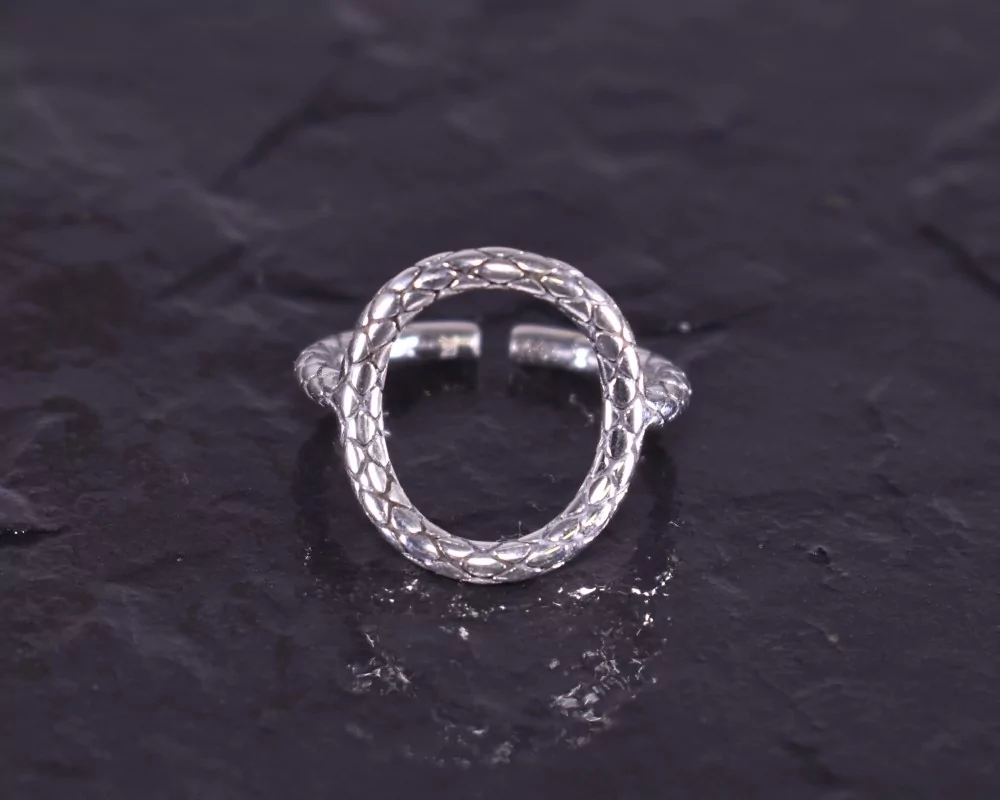 Silberring mit Kranzmotiv