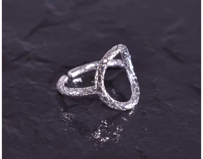 Silberring mit Kranzmotiv