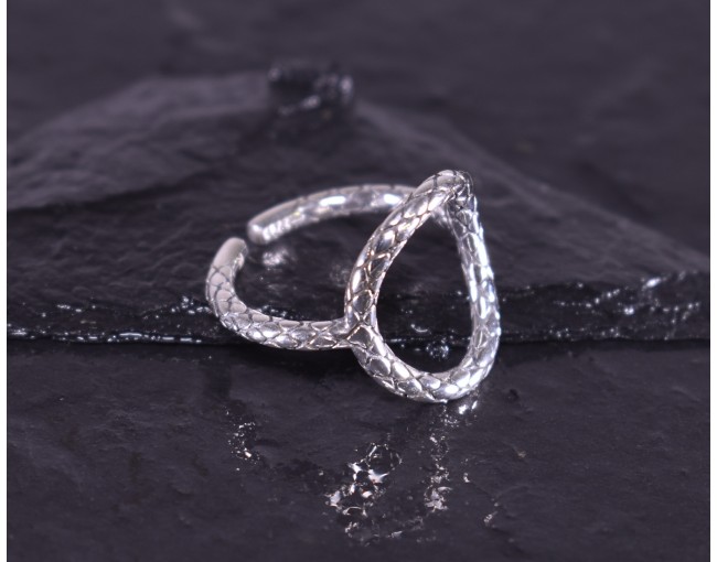 Silberring mit Kranzmotiv